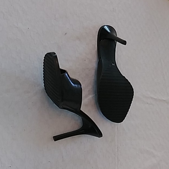 Heels - Picture 4 of 7